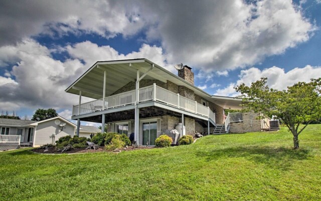 Lakefront Hiwassee Home w/ Private Dock & Deck!