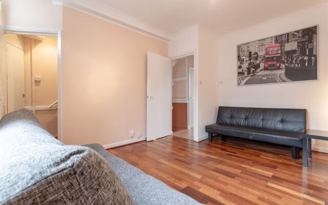 Spacious 3 Bedroom Flat In Covent Garden