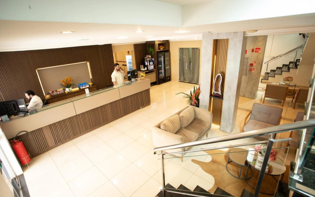 Ellus Hotel