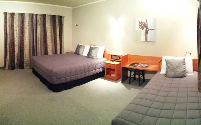 The Aquarius Motor Inn