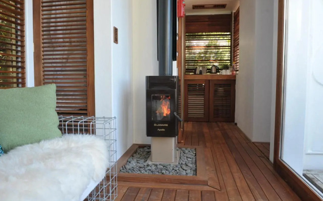 te Whare -Lake Tarawera tree-top nest