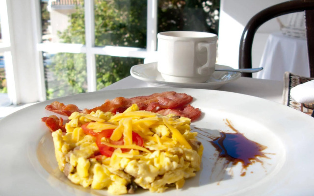 Art Gallery Guest House - Thandekayo