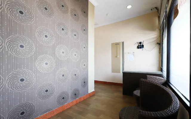 Guest House 268 by OYO Rooms