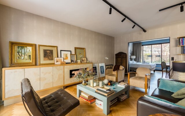 Bois de Boulogne Retreat