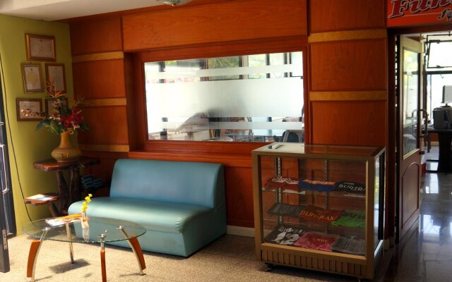 Fueang Fha Palace Hotel