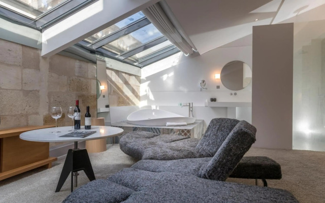 Yndo Hotel