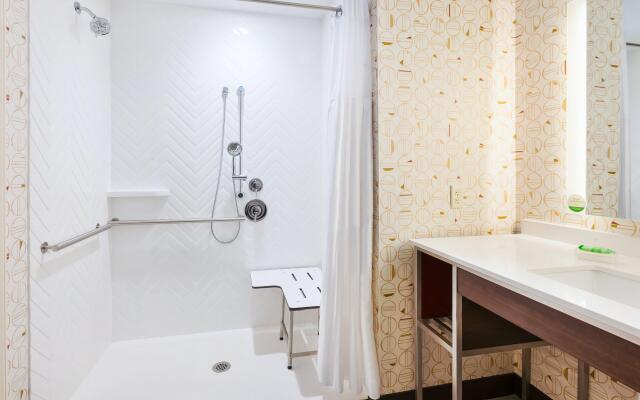 Holiday Inn & Suites Toledo Southwest - Perrysburg by IHG