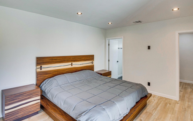 Studio Tours & Universal Fun! Burbank Family Home