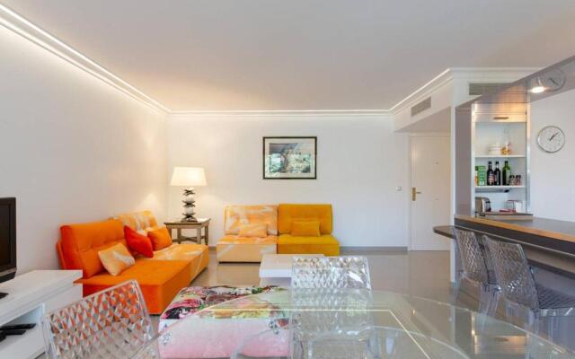 Martinez Hotel Area: Modern 3 Bedrooms W/ Terrace