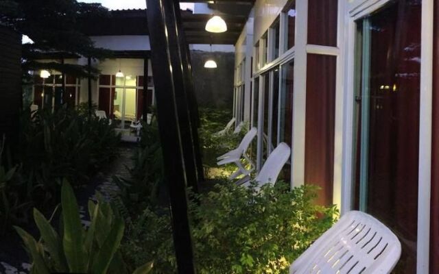 Loma Place Hotel