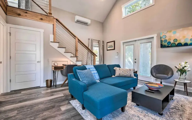 West Atlanta Craftsman Studio With Front Yard!