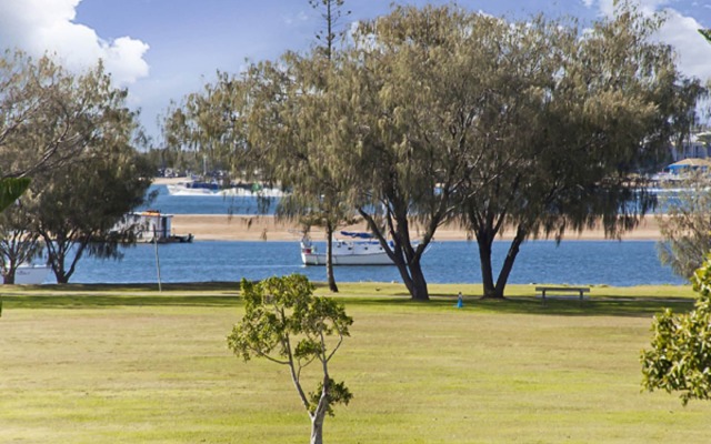 Aqualine Apartments