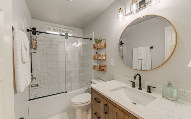 Delightful Grants Pass Home With Hot Tub!