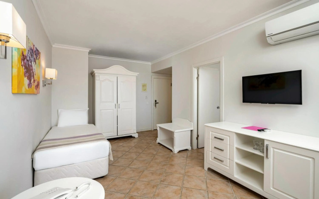 İz Flower Side Beach Hotel