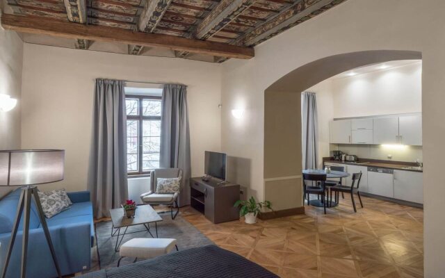 3 Epoques Apartments by Adrez Living