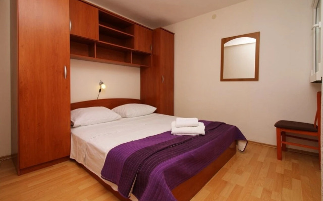 Elvi - Amazing Position & Parking - A2