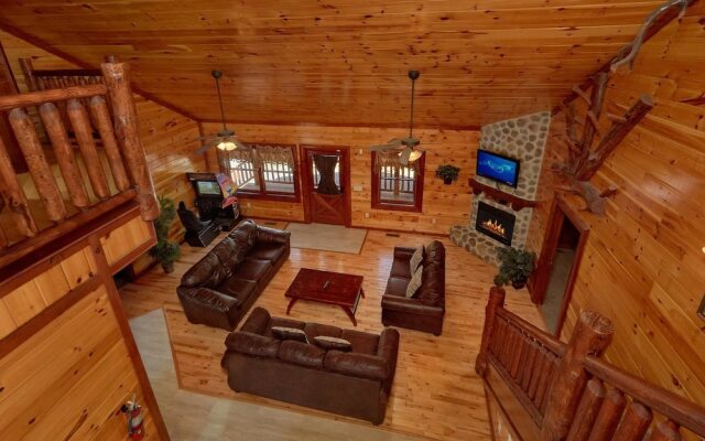 Pool Movie 1 Apartment 6