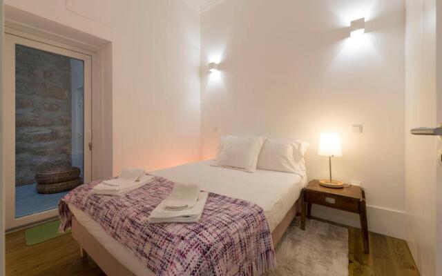 LovelyStay - Cozy Duplex with Patio right off train&metro station