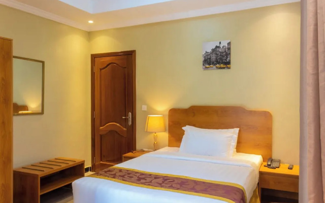 Tropical Plaza Apartments