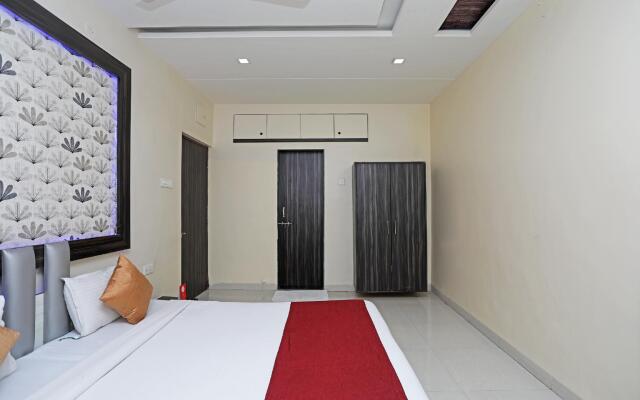 OYO 1216 Hotel New White House