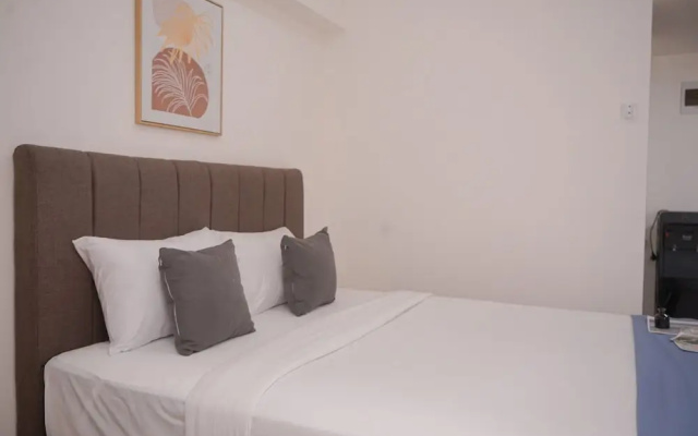 Minimalist And Warm Studio Room At Cisauk Point Apartment – Guest Rooms – Legok