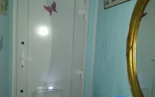 Room-lockable Room Center