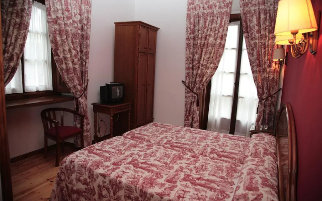 Hotel Puente Romano
