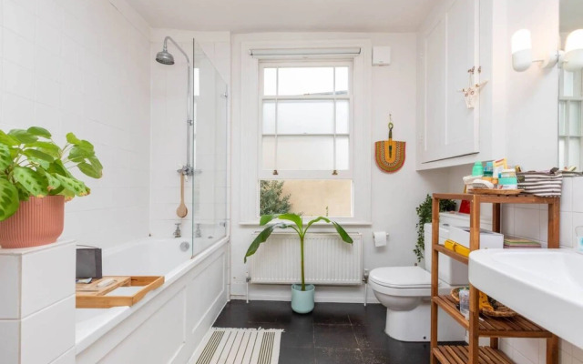 Beautiful 2 Bedroom Townhouse With Garden in Kentish Town