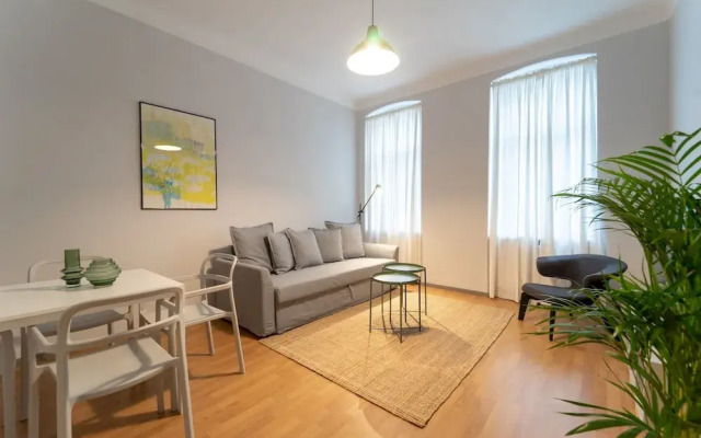 Modern and Charming Apartment - Close TO Center