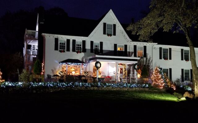 Pineapple Hill Inn Bed & Breakfast