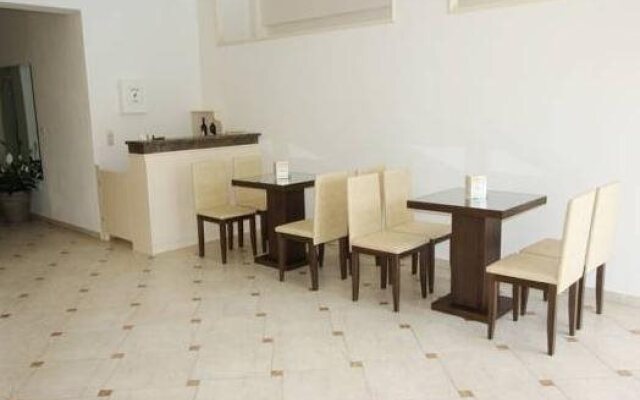 Konstantinos Hotel & Apartments