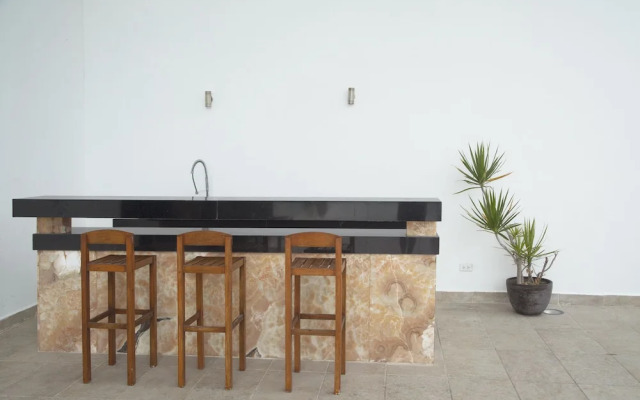 2 BR Apartment next to City Center & La Isla SM