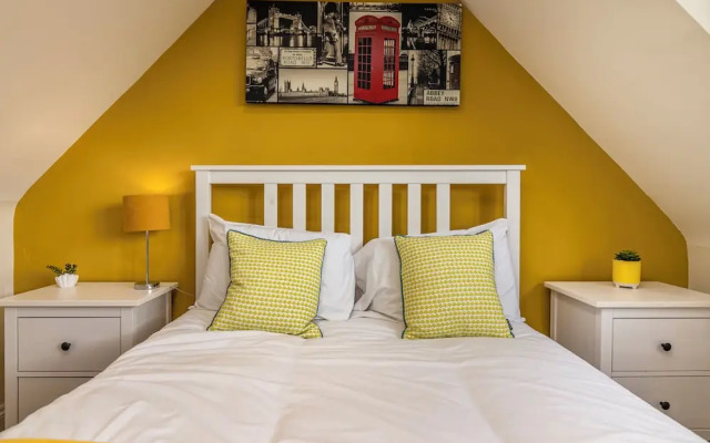 DE LUXE SHORT STAYS-Dovecote House