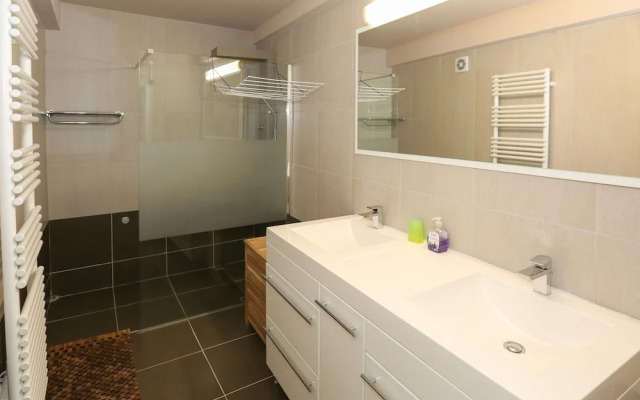 Spacious Coastal Retreat