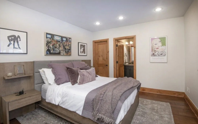 Lupine Residence 5 Bedroom Home by RedAwning