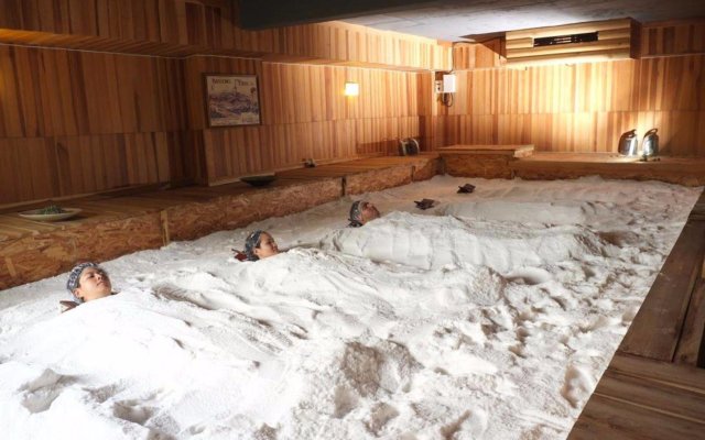 Avartarn Miracles Hotel