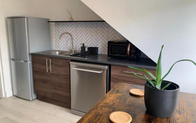 Lovely 2 Bedroom Apartment in Central Location