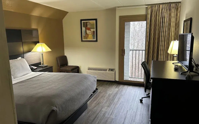 Days Inn & Suites Cincinnati