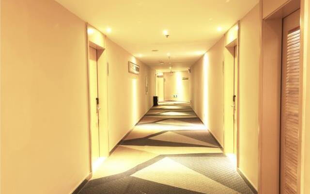 City Comfort Inn Wuhan Zhongnan Road Metro Exit