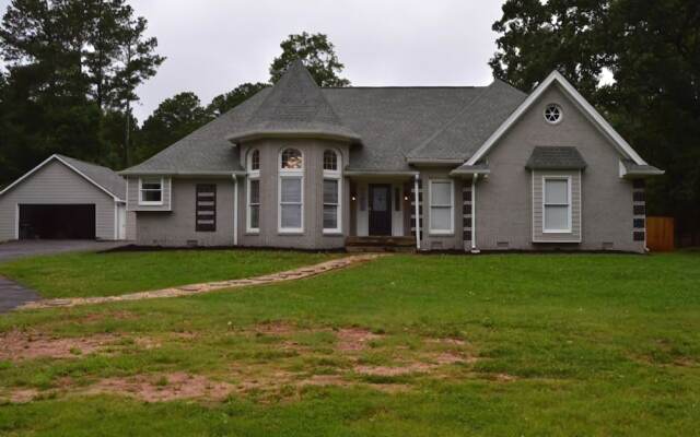 Opis Realty - Custom Metro Atlanta Home