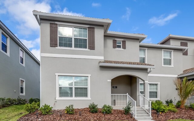 5 Bedroom 4 Bathroom Storey Lake