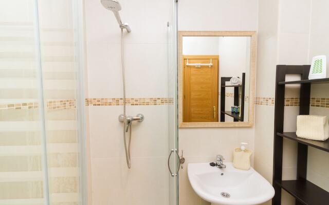 Calle Mezquitilla - Spacious Apartment by La Recepción