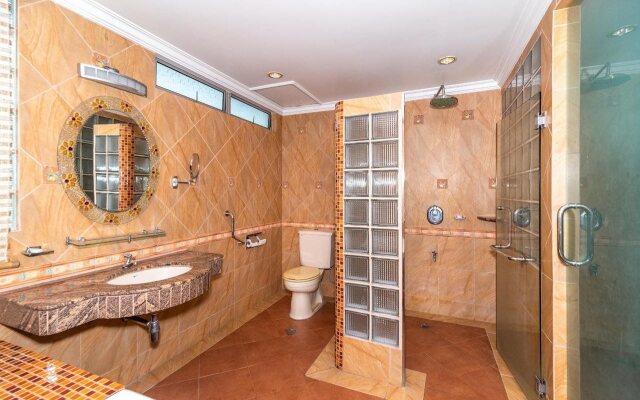 OYO 89864 Hotel Holiday Park