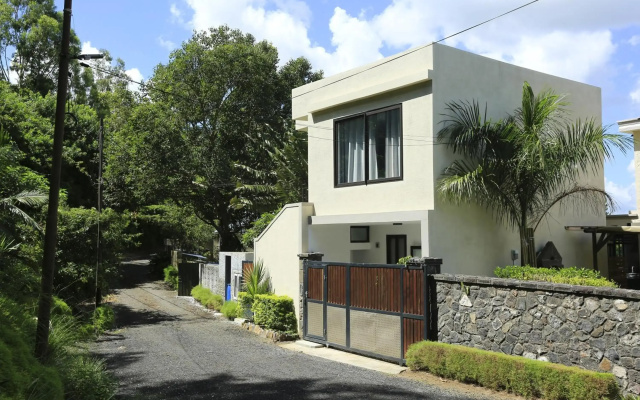 Studio with city view furnished terrace and wifi at Moka