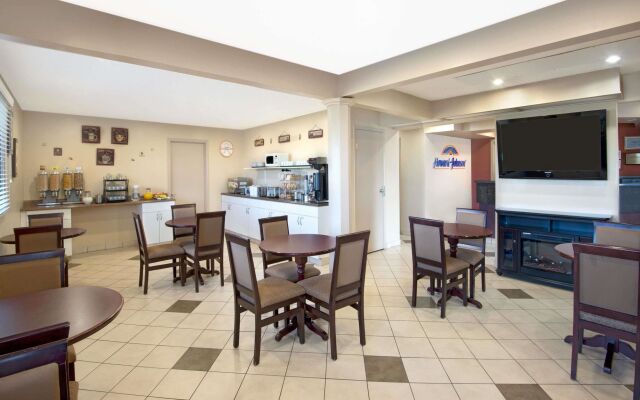 Howard Johnson by Wyndham Red Deer