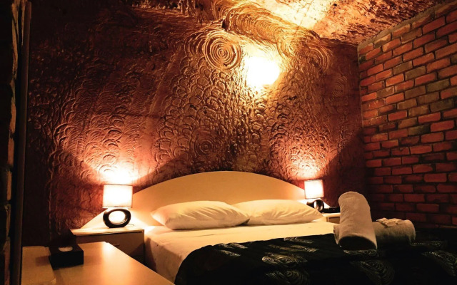 The Lookout Cave Underground Motel