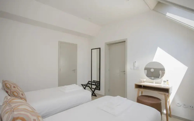 Liiiving in Porto - Luxury Beachfront Apartment VI