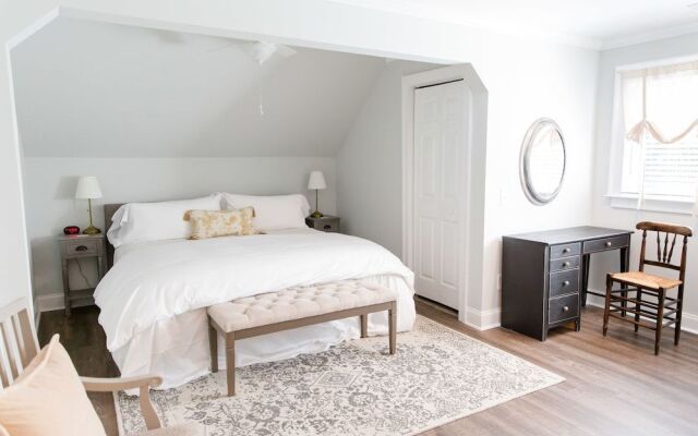 AVA House Bed & Breakfast