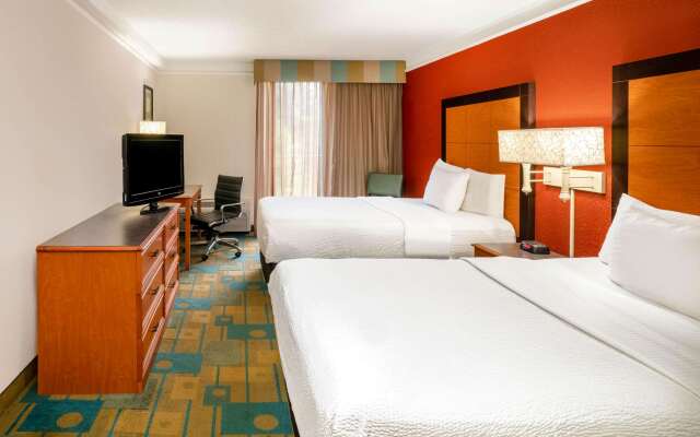 La Quinta Inn & Suites by Wyndham Nashville Airport/Opryland