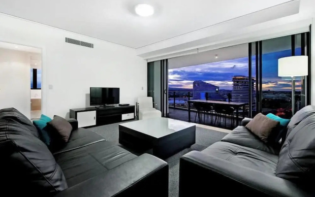 3BRM Broadbeach Skyline Nook